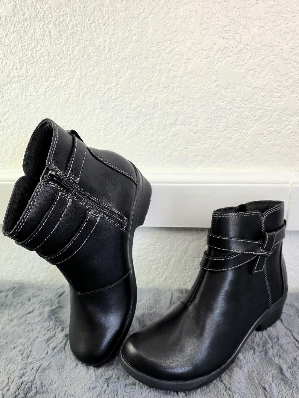 Clark's Angie Spice Booties Black Leather Size 7 W